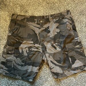Men's wrangler Camouflage Cargo Shorts size 42